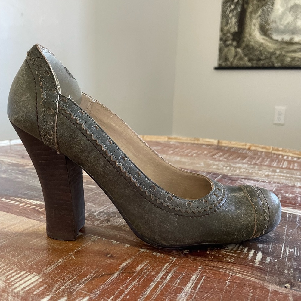 DARK GREEN VINTAGE LEATHER SEYCHELLES HEELS SIZE 8